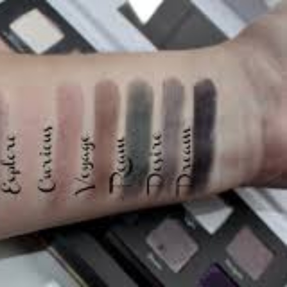 New! Cargo WANDERLUST 12-Pan Eye Shadow Palette - Picture 3 of 6